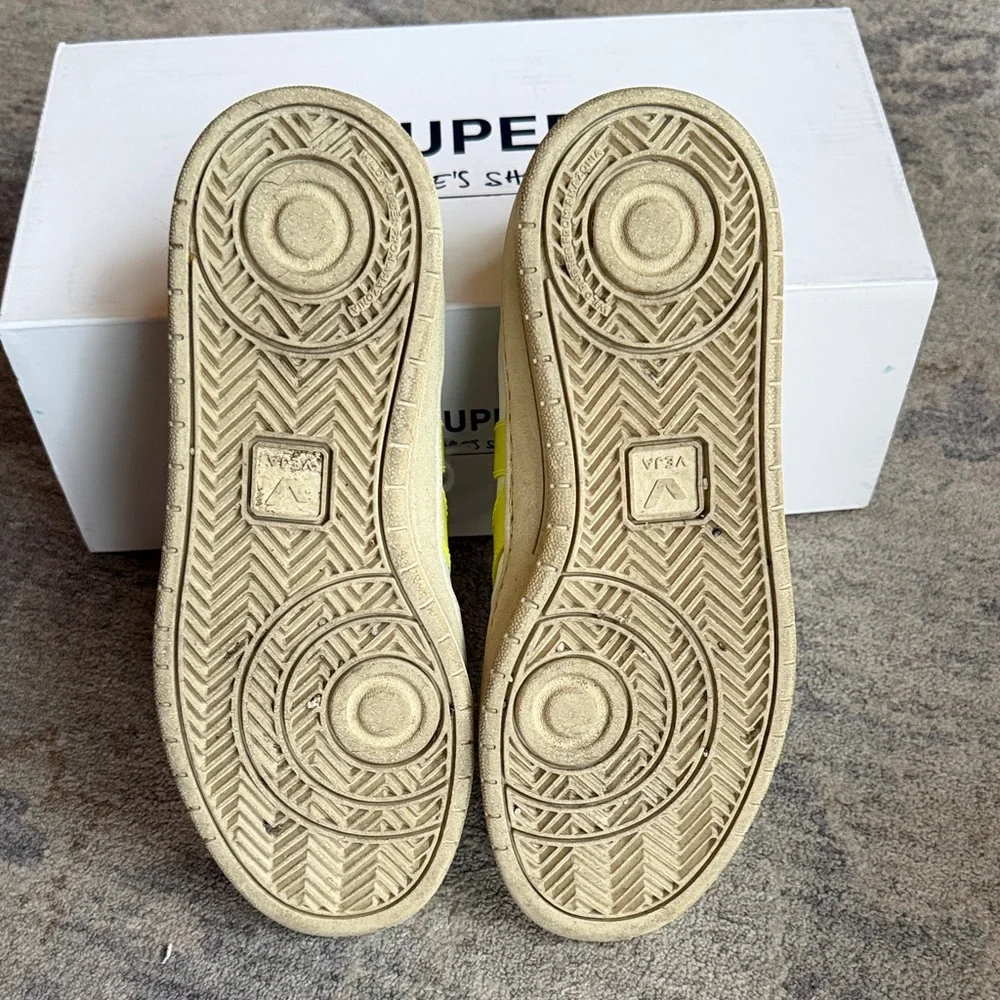Veja V-10 Women's Size 8 White Sneakers with Neon Yellow Accents - Picture 3 of 7